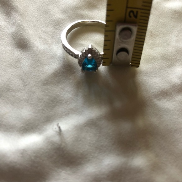 Blue and white topaz rings and earrings - Picture 3 of 8